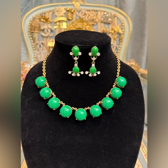 Elegant Green and Gold Jewelry Set - Picture 3 of 6